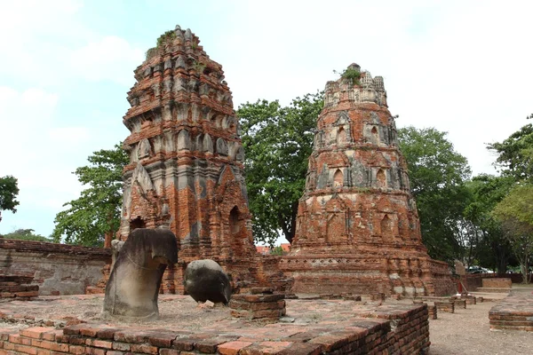 Wat Phra Mahathat tarihi park Ayutthaya, Tayland. — Stok fotoğraf