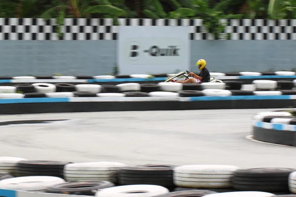 Ir kart e barreiras de segurança — Fotografia de Stock