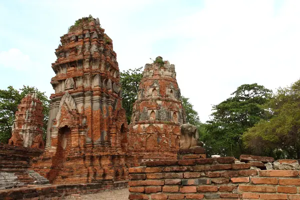 Wat Phra Mahathat tarihi park Ayutthaya, Tayland. — Stok fotoğraf