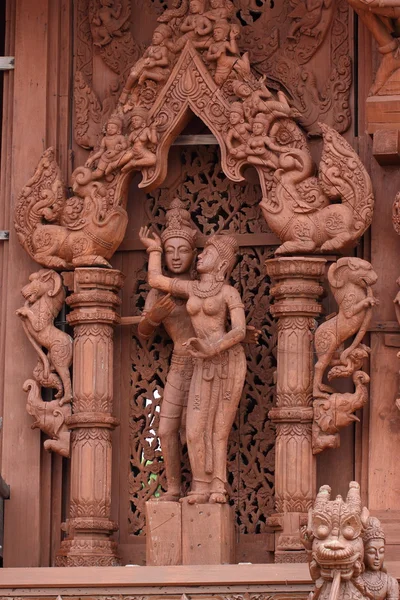 Wooden Sculpture in Sanctuary of Truth. Pattaya, Thailand — Stock Photo, Image