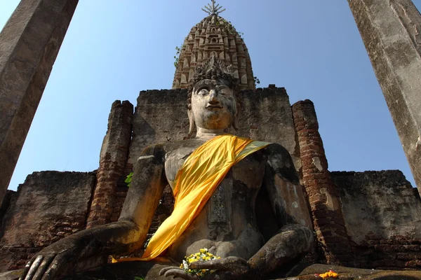 Boeddhabeeld in wat Phra Si Ratana Mahaphat, Si Satchanalai, Thailand — Stockfoto