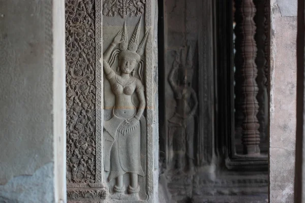 Detail wall decoration of Temple Banteay Srei in Angkor — Stock Photo, Image