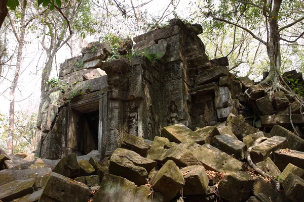 Руины храма Бенг Милия, Ангкор, Камбоджа — стоковое фото