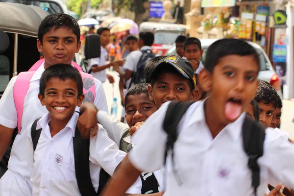 Galle, Sri Lanka - 25 janvier 2012 : after school children at Galle, Sri Lanka — Photo