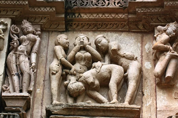 Khajuraho Tapınağı ve onların erotik heykeller, Hindistan