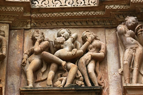 Khajuraho Tapınağı ve onların erotik heykeller, Hindistan