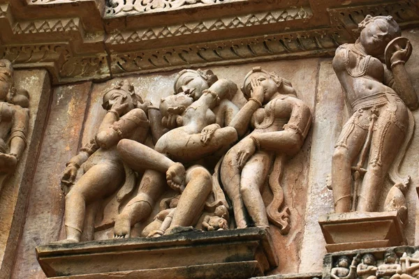 Khajuraho Tapınağı ve onların erotik heykeller, Hindistan