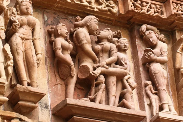 Khajuraho Tapınağı ve onların erotik heykeller, Hindistan