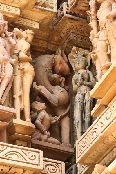 Khajuraho temples and their erotic sculptures, India — Stock Photo, Image