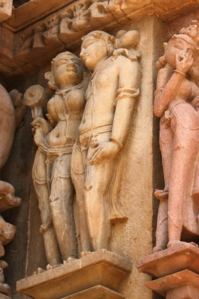 Khajuraho tempels en hun erotische beeldhouwwerken, India — Stockfoto