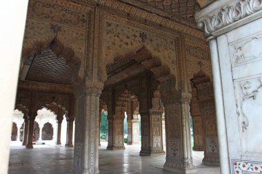 Kırmızı Kale ve onun duvar süslemeleri