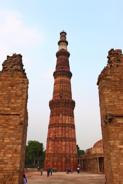 Qutb Minar 2 en yüksek minar Delhi