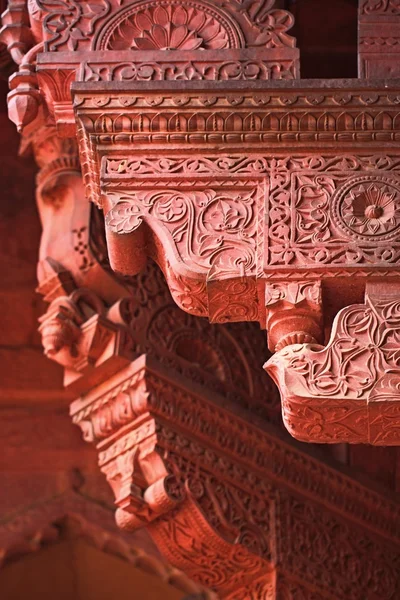 Форт Агра является объектом Всемирного наследия UNESCO, расположенным в Агре, Индия . — стоковое фото