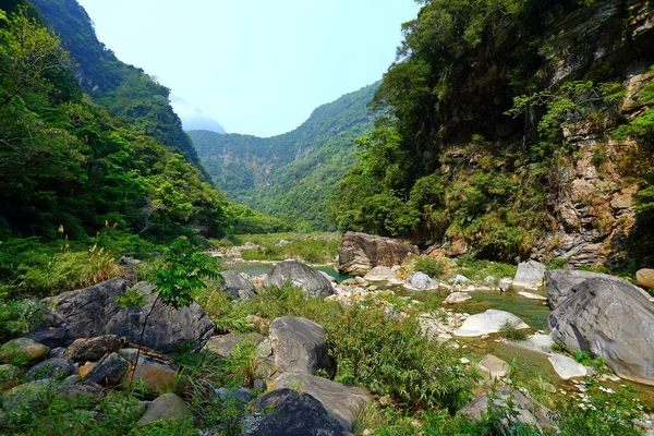 Shakadang Trail Caminho Esculpido Parede Penhasco Mármore Parque Nacional Taroko — Fotografia de Stock