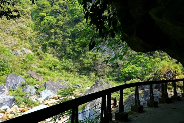 Shakadang Trail Stezka Vytesaná Zdi Mramorového Útesu Národním Parku Taroko — Stock fotografie