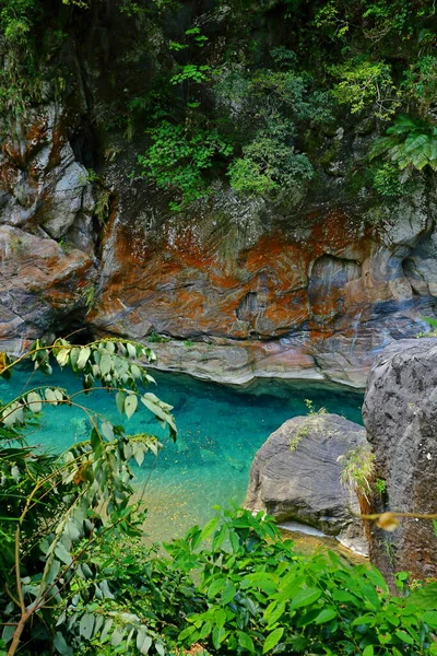 Shakadang Trail Camino Tallado Pared Acantilado Mármol Parque Nacional Taroko — Foto de Stock