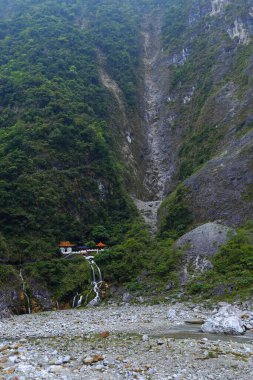 Hualien, Tayvan 'daki Taroko Ulusal Parkı' nda Sonsuz Bahar Tapınağı (Changchun Tapınağı)