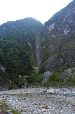 Hualien, Tayvan 'daki Taroko Ulusal Parkı' nda Sonsuz Bahar Tapınağı (Changchun Tapınağı)