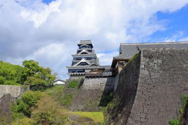 Kumamoto Kalesi, Japonya 'nın Kumamoto şehrinde bir tarih müzesi olarak hizmet veren yeniden inşa edilmiş bir kale.