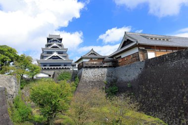 Kumamoto Kalesi, Japonya 'nın Kumamoto şehrinde bir tarih müzesi olarak hizmet veren yeniden inşa edilmiş bir kale.