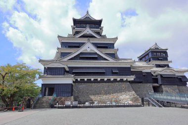 Kumamoto Kalesi, Japonya 'nın Kumamoto şehrinde bir tarih müzesi olarak hizmet veren yeniden inşa edilmiş bir kale.