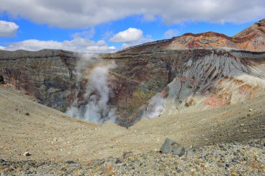 Aso Nakadake Krateri, Kurokawa, Aso, Kumamoto, Japonya 'da aktif bir volkanik krater.