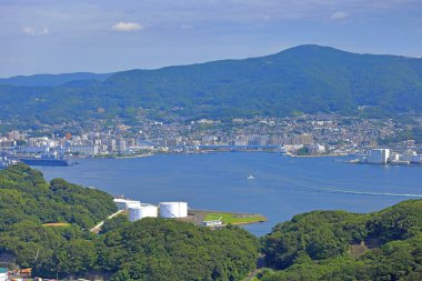 Shimofunakoshicho, Sasebo, Nagasaki, Japonya 'daki Kujukushima (Kujuku Adaları) manzaralı Tenkaiho Gözlemevi manzarası