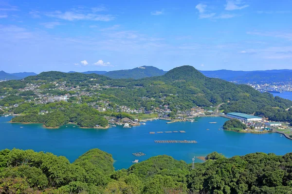 Shimofunakoshicho, Sasebo, Nagasaki, Japonya 'daki Kujukushima (Kujuku Adaları) manzaralı Tenkaiho Gözlemevi manzarası