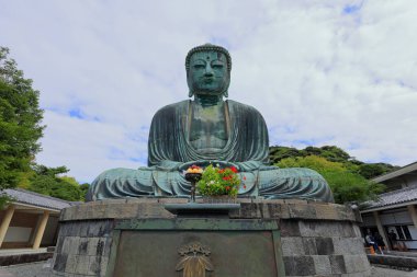 Kotoku-in, Japonya, Kanagawa, Kamakura 'da Buda' nın anıtsal bronz heykeliyle bilinen bir Budist tapınağı.