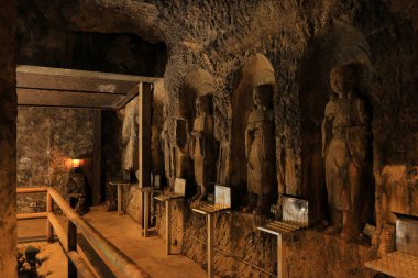 Hasedera, bir Budist tapınağı ve Kamakura, Kanagawa, Japonya 'da Kannon tanrısının devasa ahşap heykeli ile bahçeler.