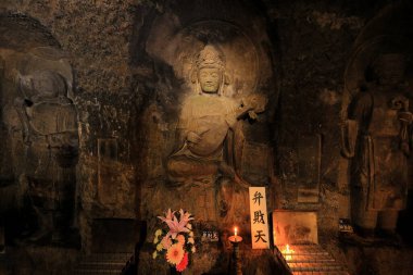 Hasedera, bir Budist tapınağı ve Kamakura, Kanagawa, Japonya 'da Kannon tanrısının devasa ahşap heykeli ile bahçeler.