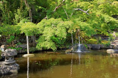 Hasedera, bir Budist tapınağı ve Kamakura, Kanagawa, Japonya 'da Kannon tanrısının devasa ahşap heykeli ile bahçeler.