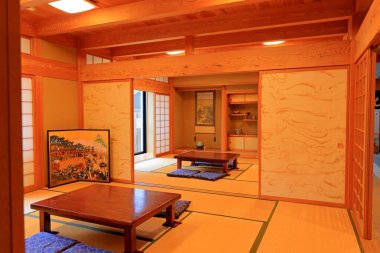 Dondenkan, Inuyama, Aichi, Japonya 'da Inuyama Kalesi yakınlarında üç muhteşem şamandırası olan bir müze.