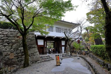 Inuyama Şatosu, Japonya, Aichi, Inuyama 'daki Kiso Nehri' ne bakan bir Sengoku dönemi kalesi.