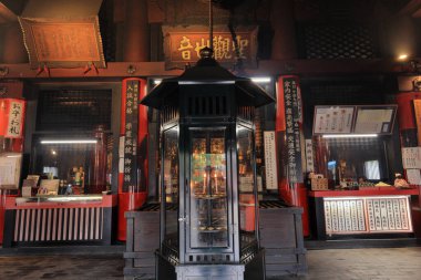 Osu Kannon, 14. yüzyılda Osu, Naka Ward, Nagoya, Aichi, Japonya 'da yeniden inşa edilmiş bir Budist tapınağı.