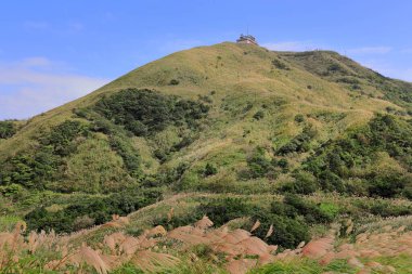 Taipei Tayvan 'da popüler bir turizm merkezi olan Jinguashi ve Jiufen bölgesinin dağ manzarası