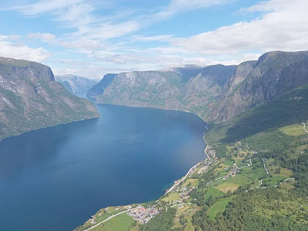 Aurland, Norveç 'teki Stegastein bakış açısından Aurlandsfjord' un manzarası