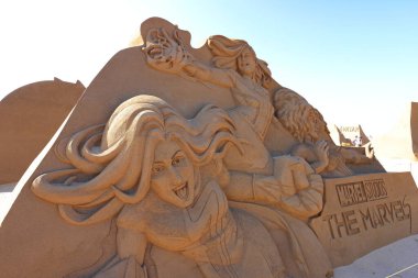 Gongliao Bölgesi, New Taipei Şehri, Tayvan 'da kumdan heykeli olan Fulong Plajı