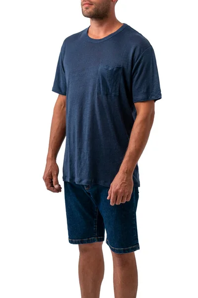 Mavi Tişörtlü Bir Adam Kot Şort Giymiş Beyaz Arka Planda Stok Fotoğraf