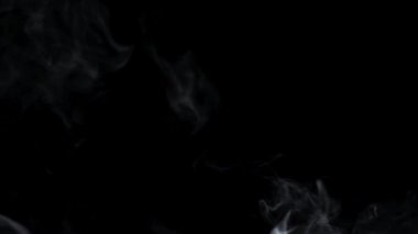 karanlık bulutlar ve yavaş yavaş uçan kirliliği gaz duman