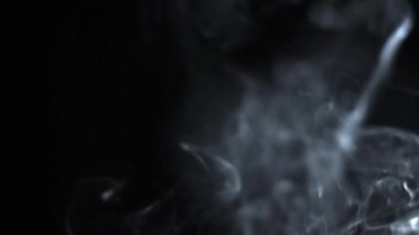 karanlık bulutlar ve yavaş yavaş uçan kirliliği gaz duman