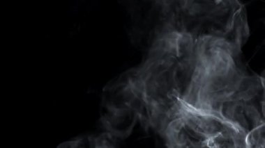 karanlık bulutlar ve yavaş yavaş uçan kirliliği gaz duman