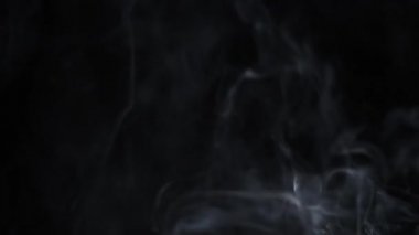 karanlık bulutlar ve yavaş yavaş uçan kirliliği gaz duman