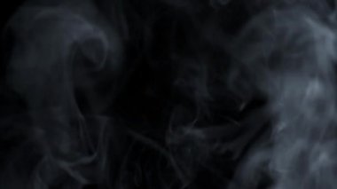 karanlık bulutlar ve yavaş yavaş uçan kirliliği gaz duman