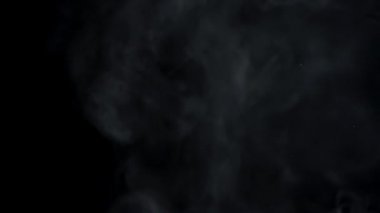 karanlık bulutlar ve yavaş yavaş uçan kirliliği gaz duman