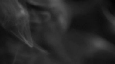 karanlık bulutlar ve yavaş yavaş uçan kirliliği gaz duman