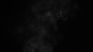 karanlık bulutlar ve yavaş yavaş uçan kirliliği gaz duman