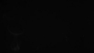 karanlık bulutlar ve yavaş yavaş uçan kirliliği gaz duman