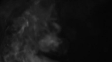 karanlık bulutlar ve yavaş yavaş uçan kirliliği gaz duman