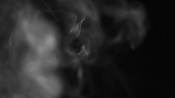黑暗的云彩和烟慢慢地飞行污染气体 — 图库视频影像